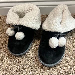 Cuddl Dud Slippers-Size 7/8